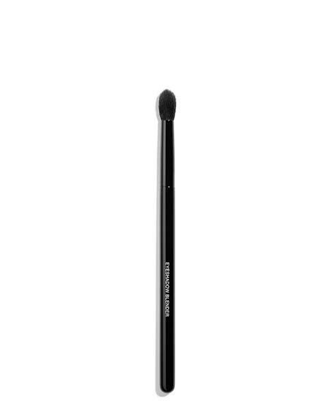 chanel eyeshadow blending brush.